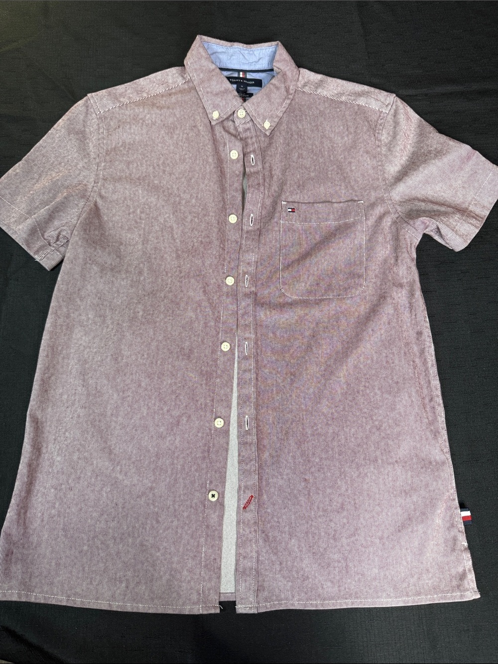 Tommy Hilfiger Men's Short Sleeve Button-Up Shirt in Heathered Maroon Medium